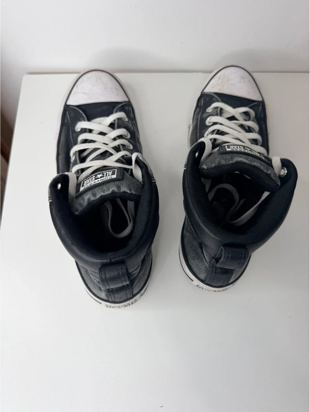 Converse Chuck Taylor mid top sneakers mens size 9